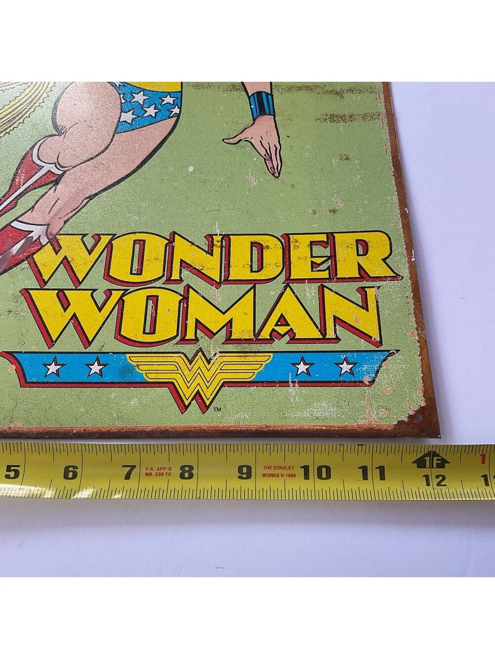 VTG TIN SIGN WONDER WOMAN TM & DC MARVEL MADE IN USA DESPERATE ENT.  # 1642